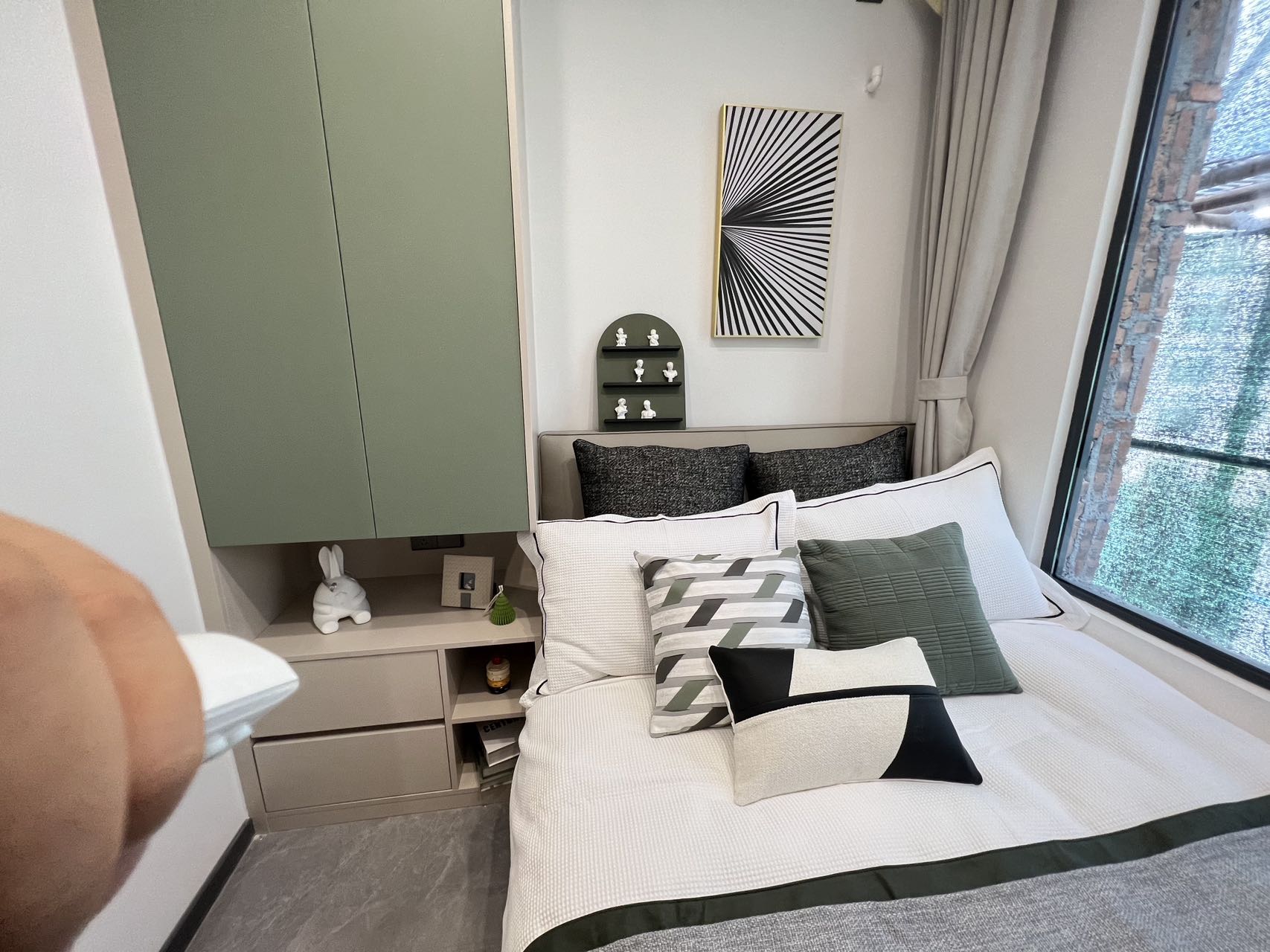 宝安兴东豪丽华庭,兴东地铁口300米,总价98万/套起,精装交楼!