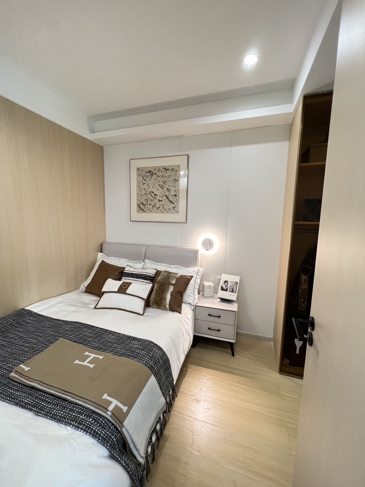 宝安兴东豪丽华庭,兴东地铁口300米,总价98万/套起,精装交楼!