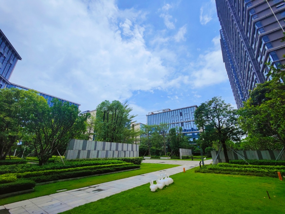 龙华九栋花园小区,首付3-5成  可分期十年 均价1.25万-1.35万/㎡