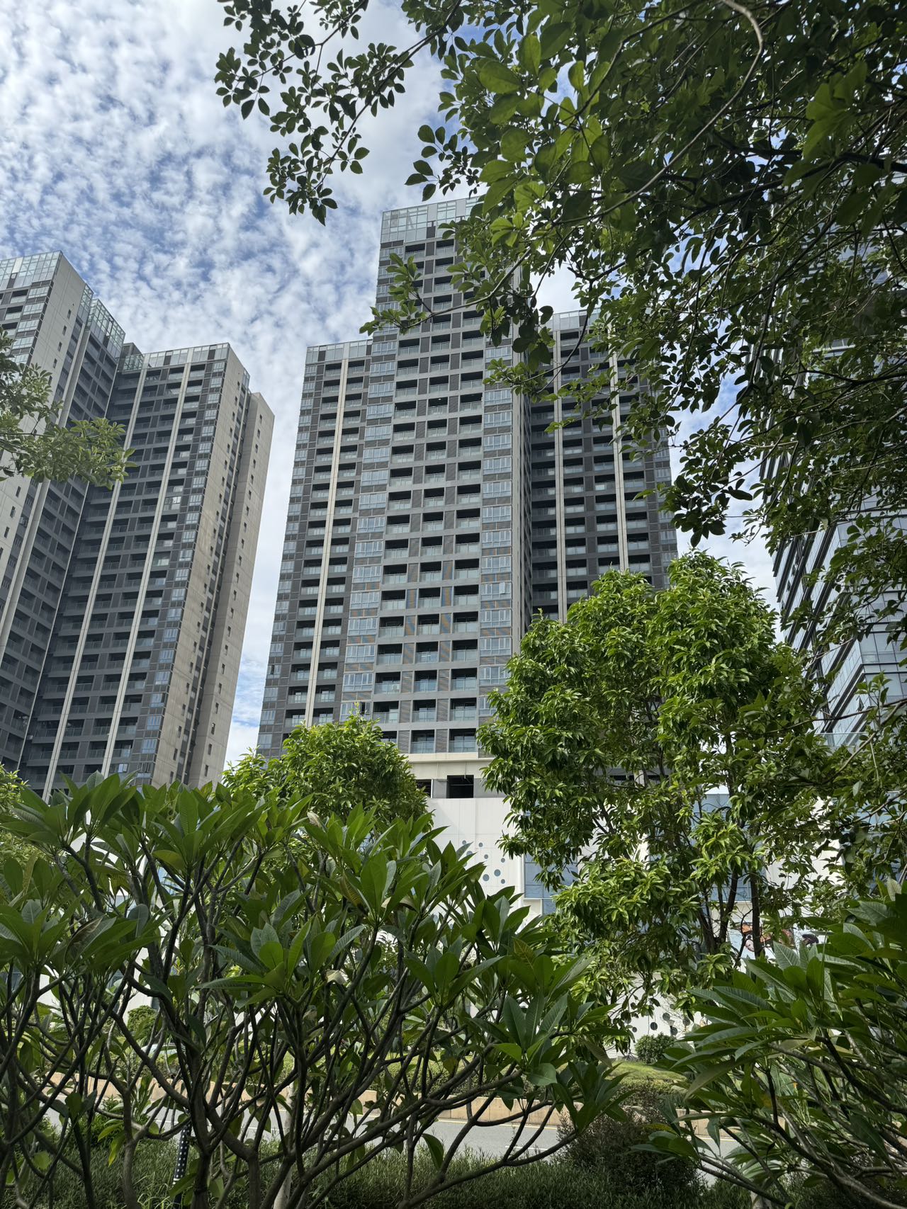 光明千户园林小区薯田埔地铁站500米,精装总价24.8万起首付12.8万，供1302元/月