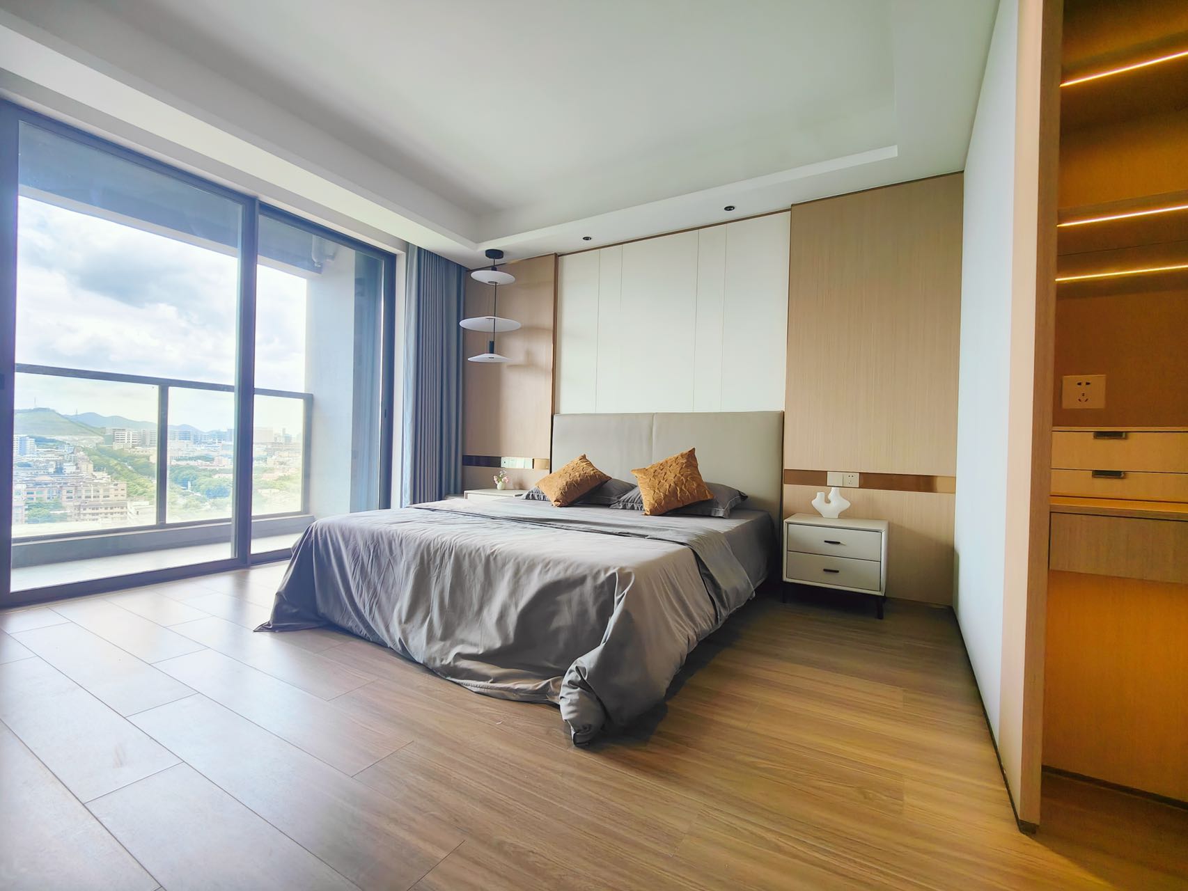 光明千户园林小区薯田埔地铁站500米,精装总价24.8万起首付12.8万，供1302元/月