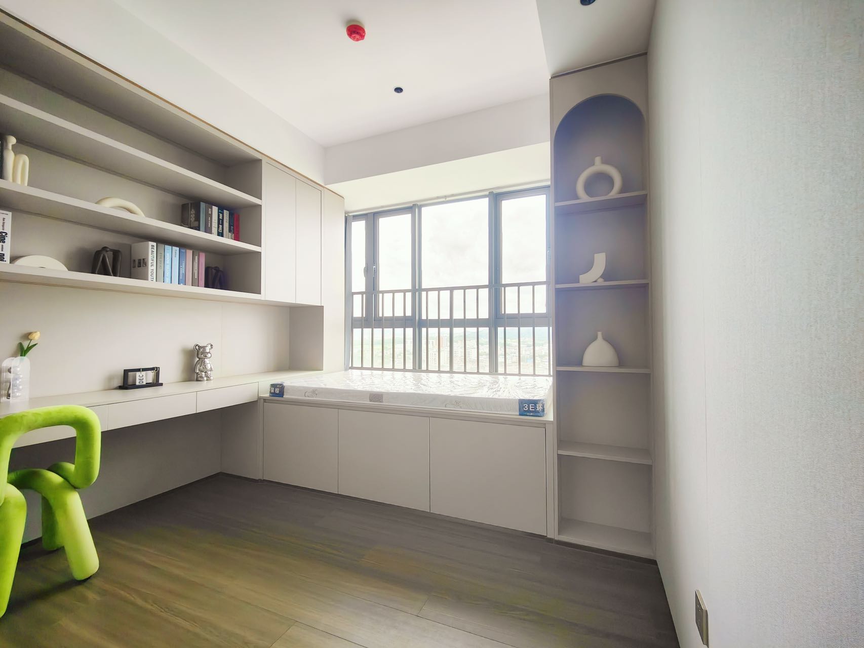 光明千户园林小区薯田埔地铁站500米,精装总价24.8万起首付12.8万，供1302元/月