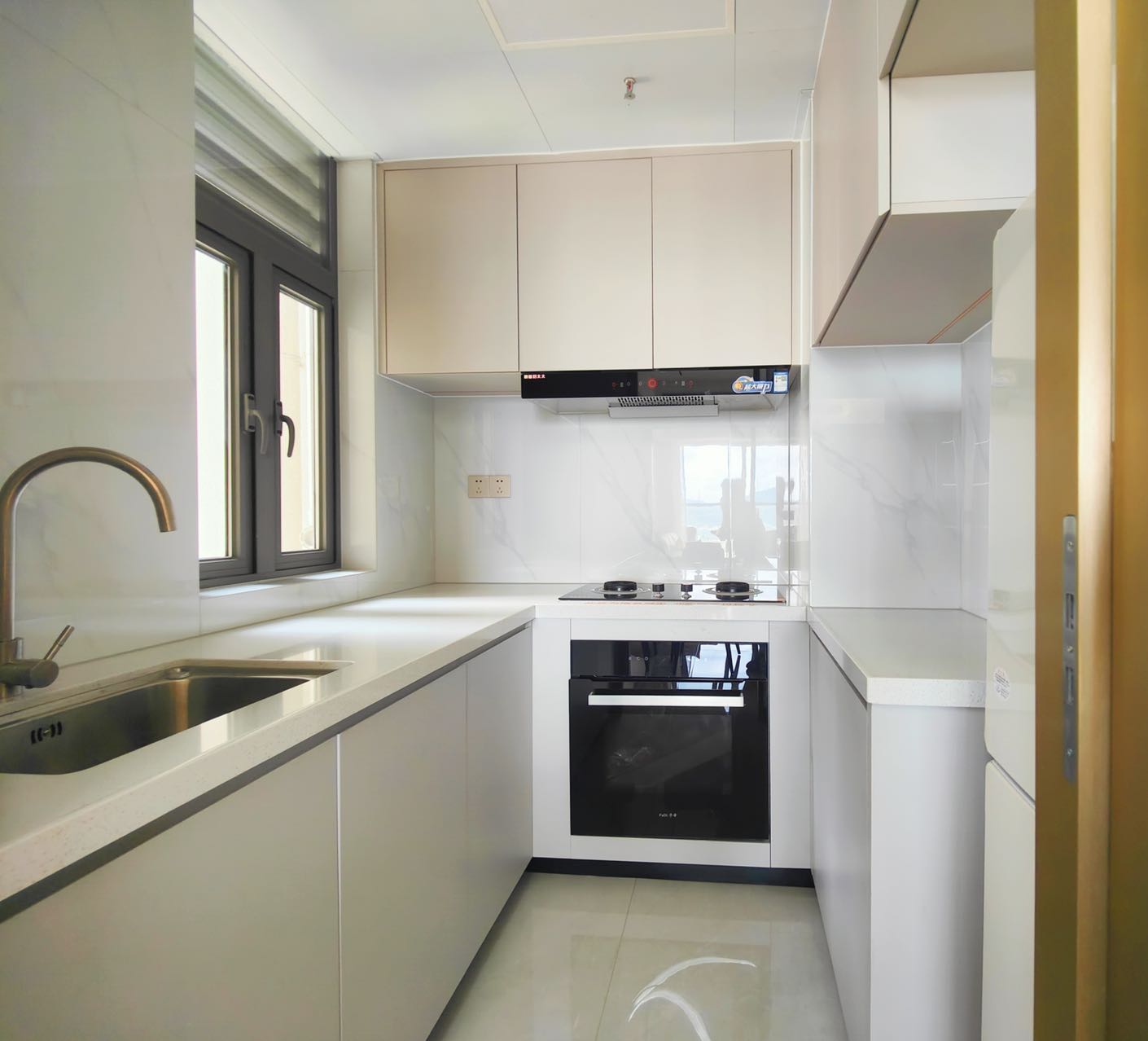 光明千户园林小区薯田埔地铁站500米,精装总价24.8万起首付12.8万，供1302元/月