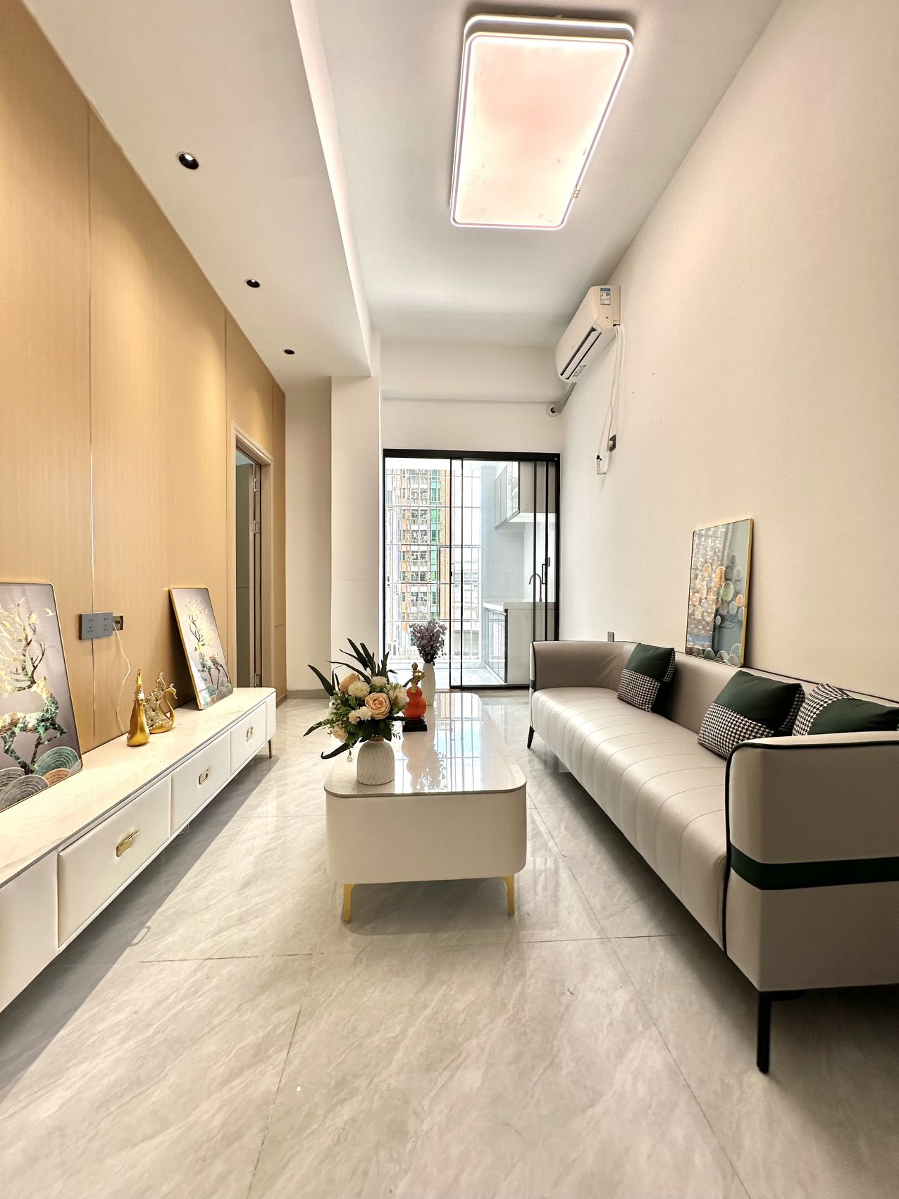 宝安石岩13/6号线地铁口30米新楼盘两房39.8万,三房48.8万起