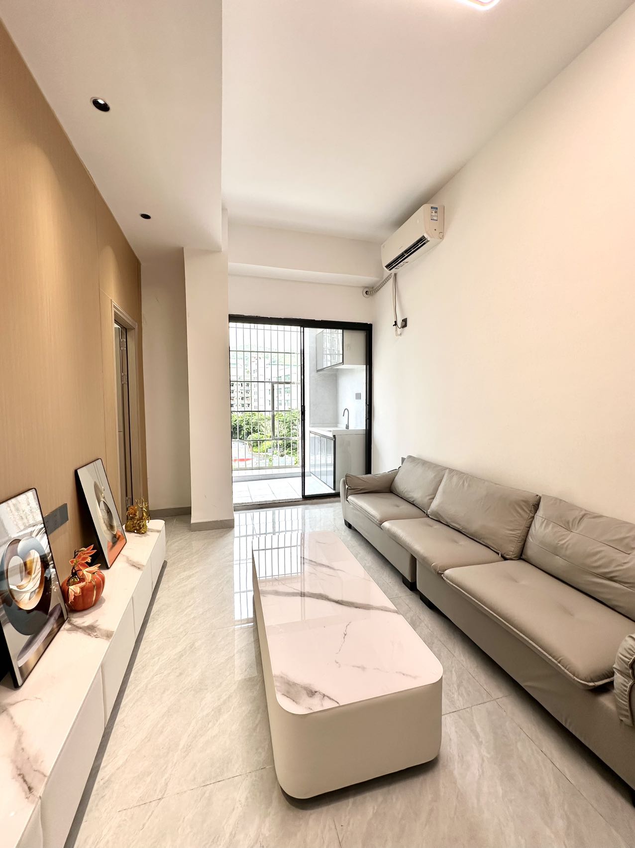 宝安石岩13/6号线地铁口30米新楼盘两房39.8万,三房48.8万起