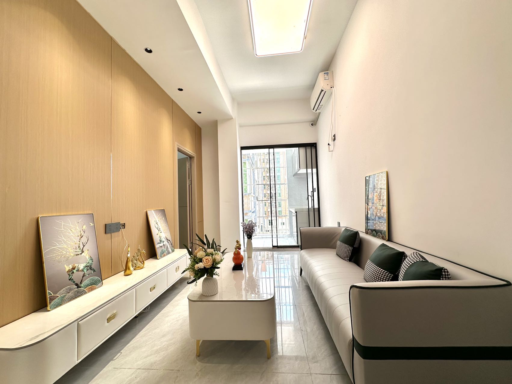 宝安石岩13/6号线地铁口30米新楼盘两房39.8万,三房48.8万起