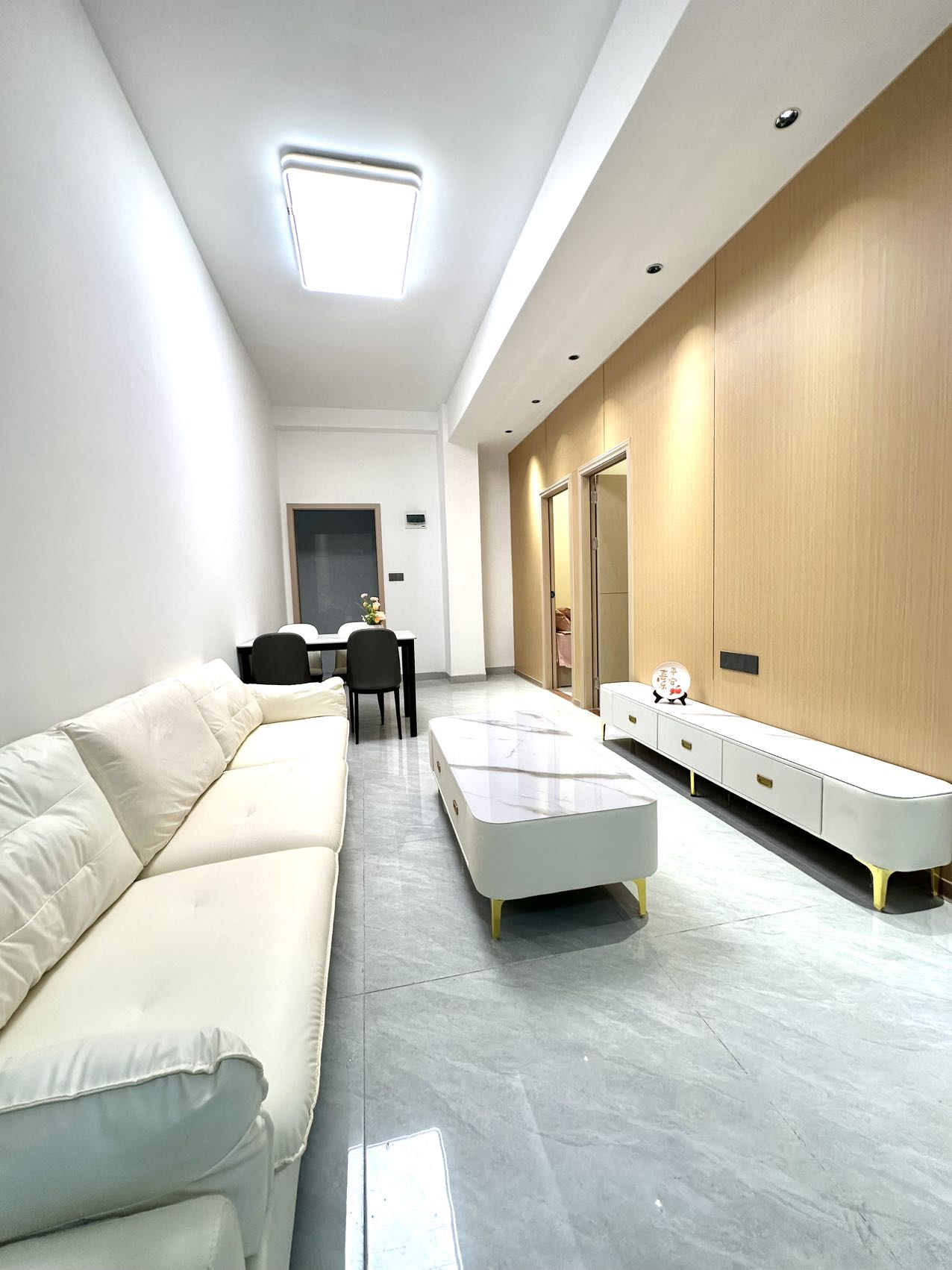 宝安石岩13/6号线地铁口30米新楼盘两房39.8万,三房48.8万起