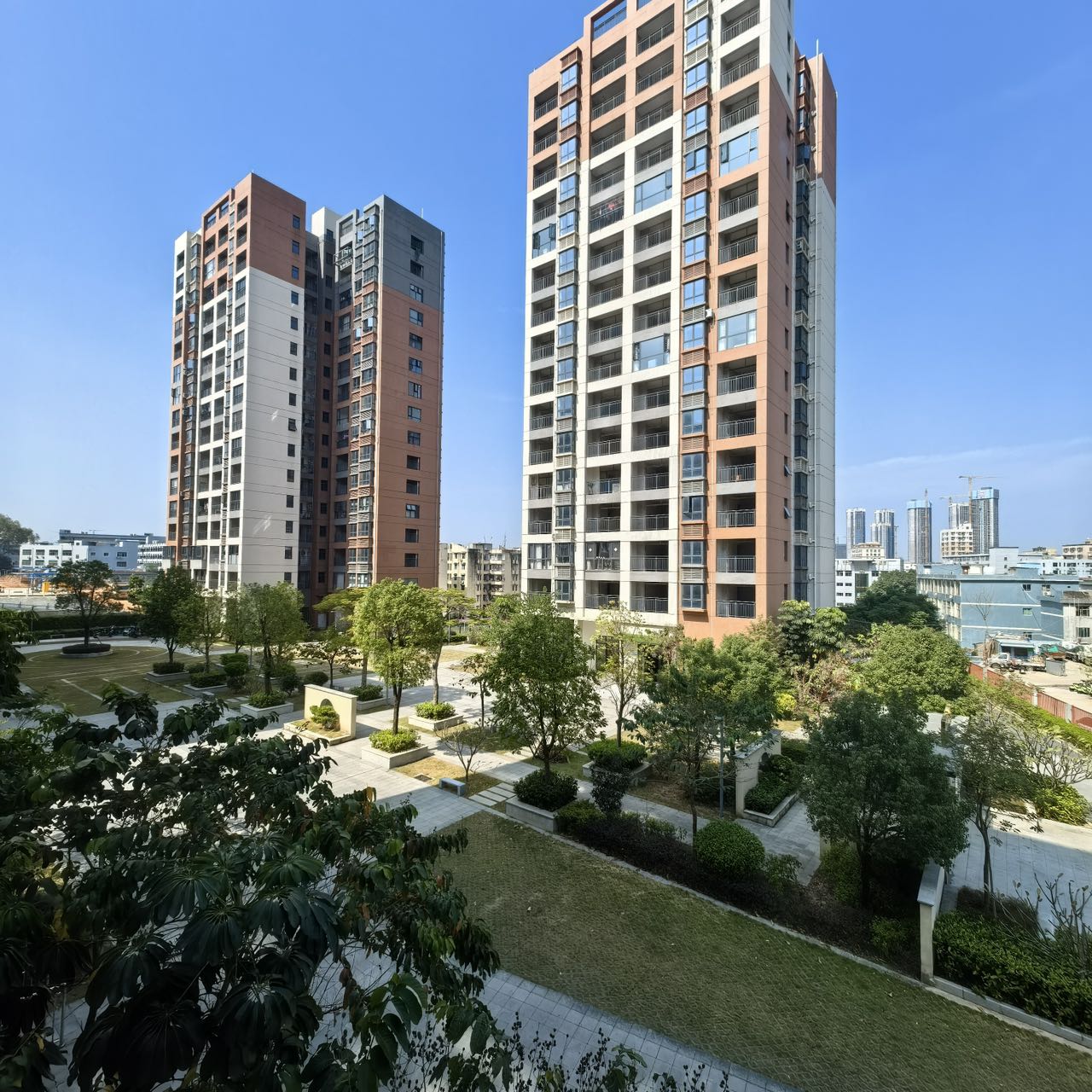 龙华八栋统建楼84-140平地铁4号线地铁口300米双层地下停场