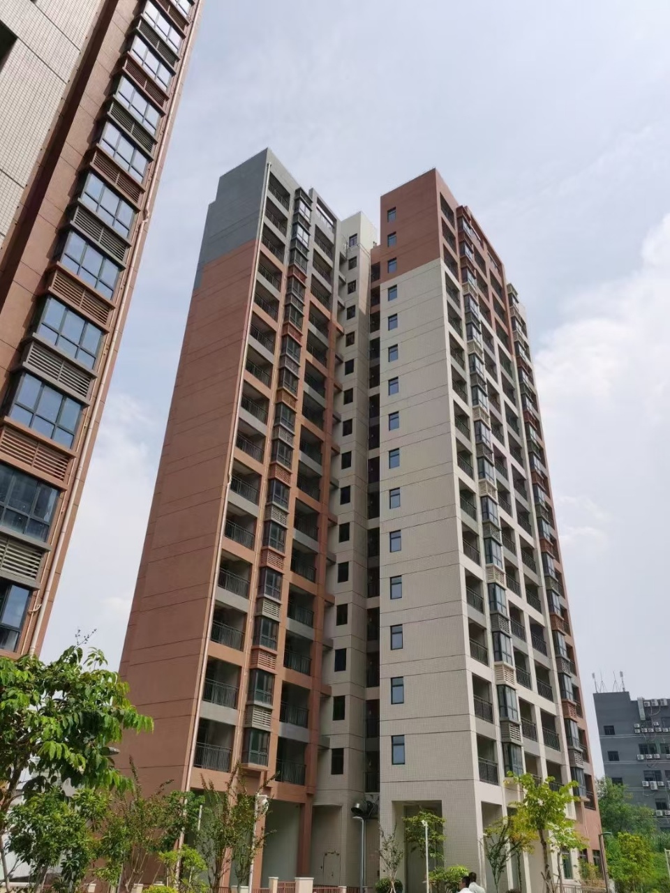 龙华八栋统建楼84-140平地铁4号线地铁口300米双层地下停场