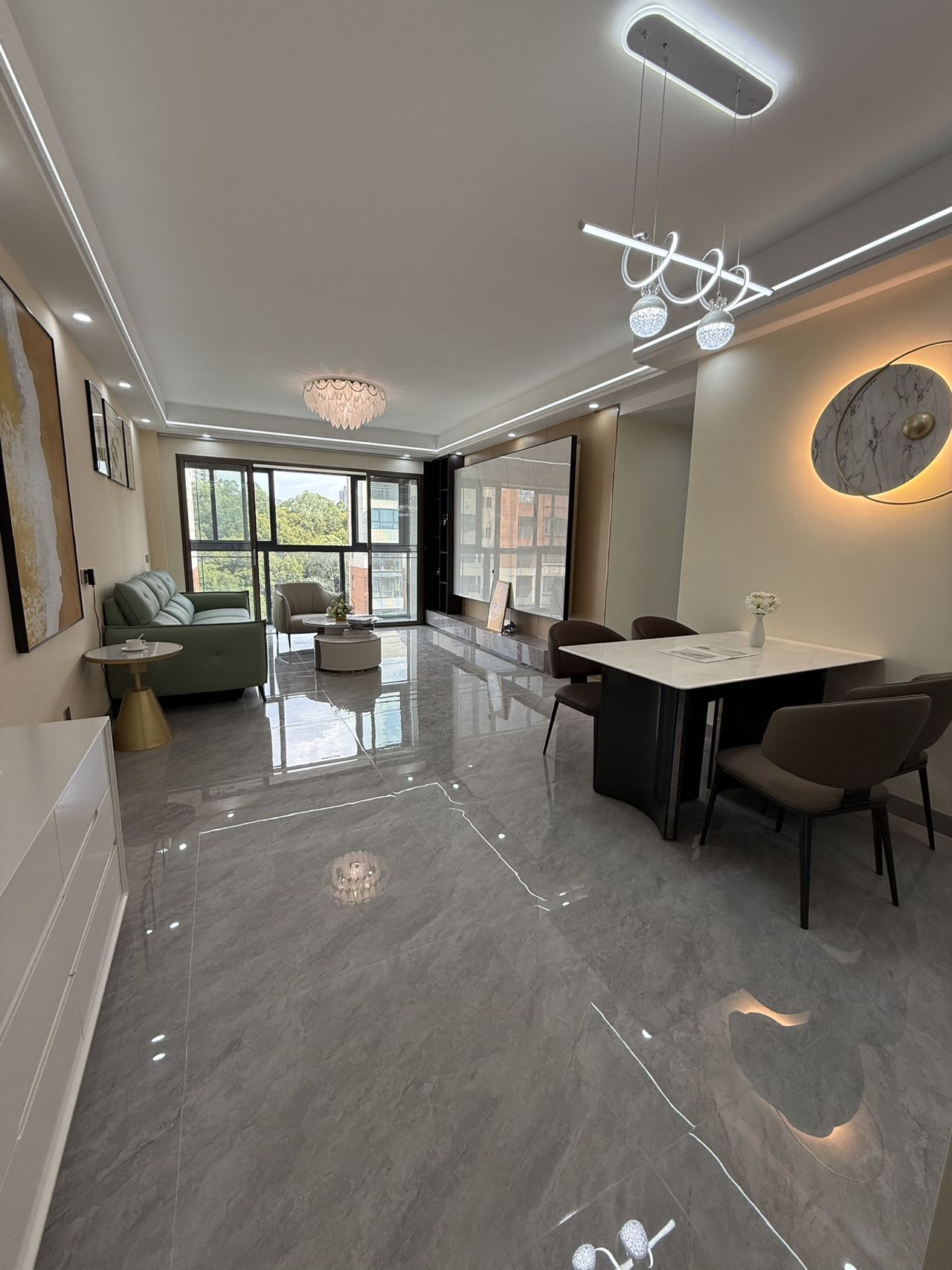 龙华八栋统建楼84-140平地铁4号线地铁口300米双层地下停场