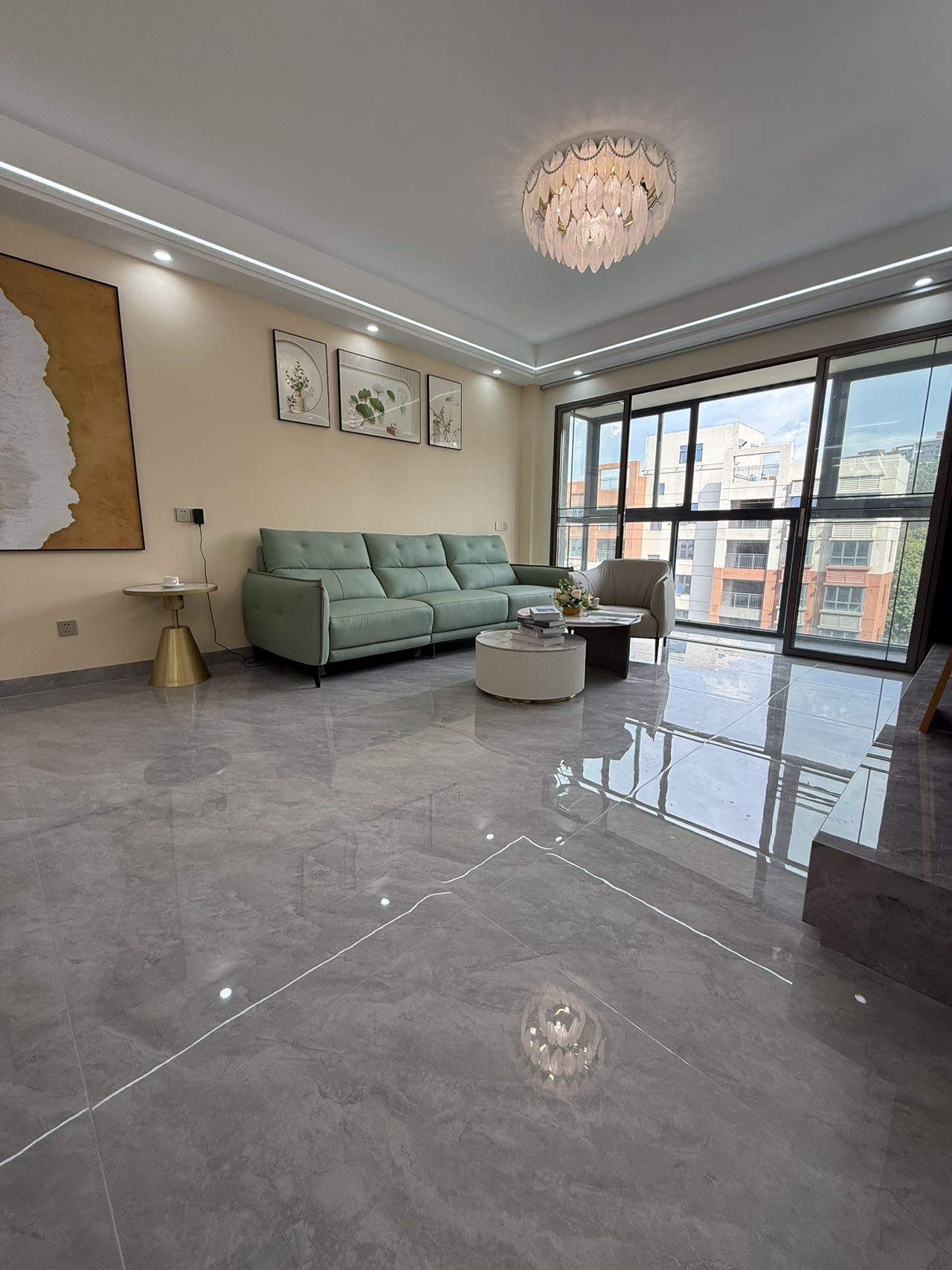 龙华八栋统建楼84-140平地铁4号线地铁口300米双层地下停场