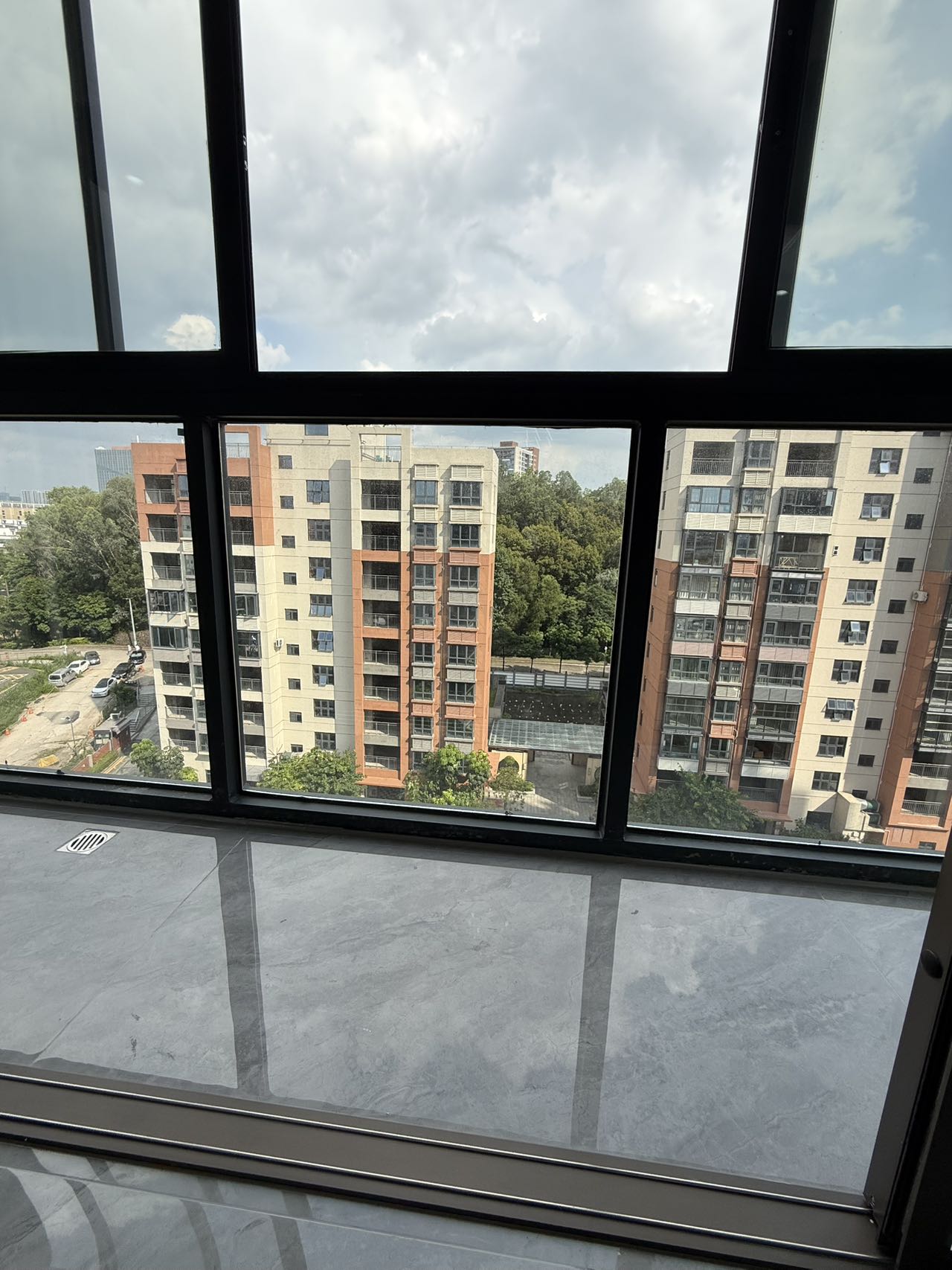 龙华八栋统建楼84-140平地铁4号线地铁口300米双层地下停场