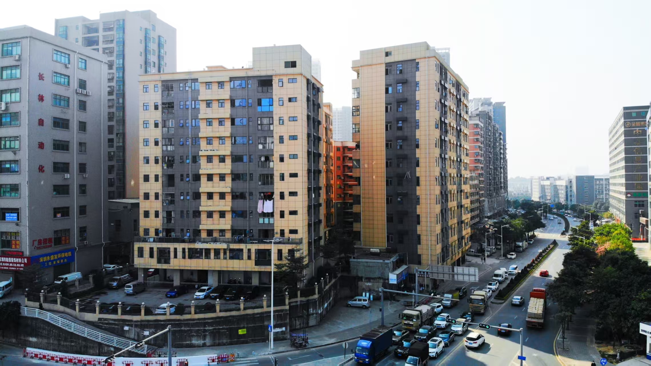 石岩统建楼,首付五成分期3-5年3栋花园,自带大型停车场可落户口，通天然气