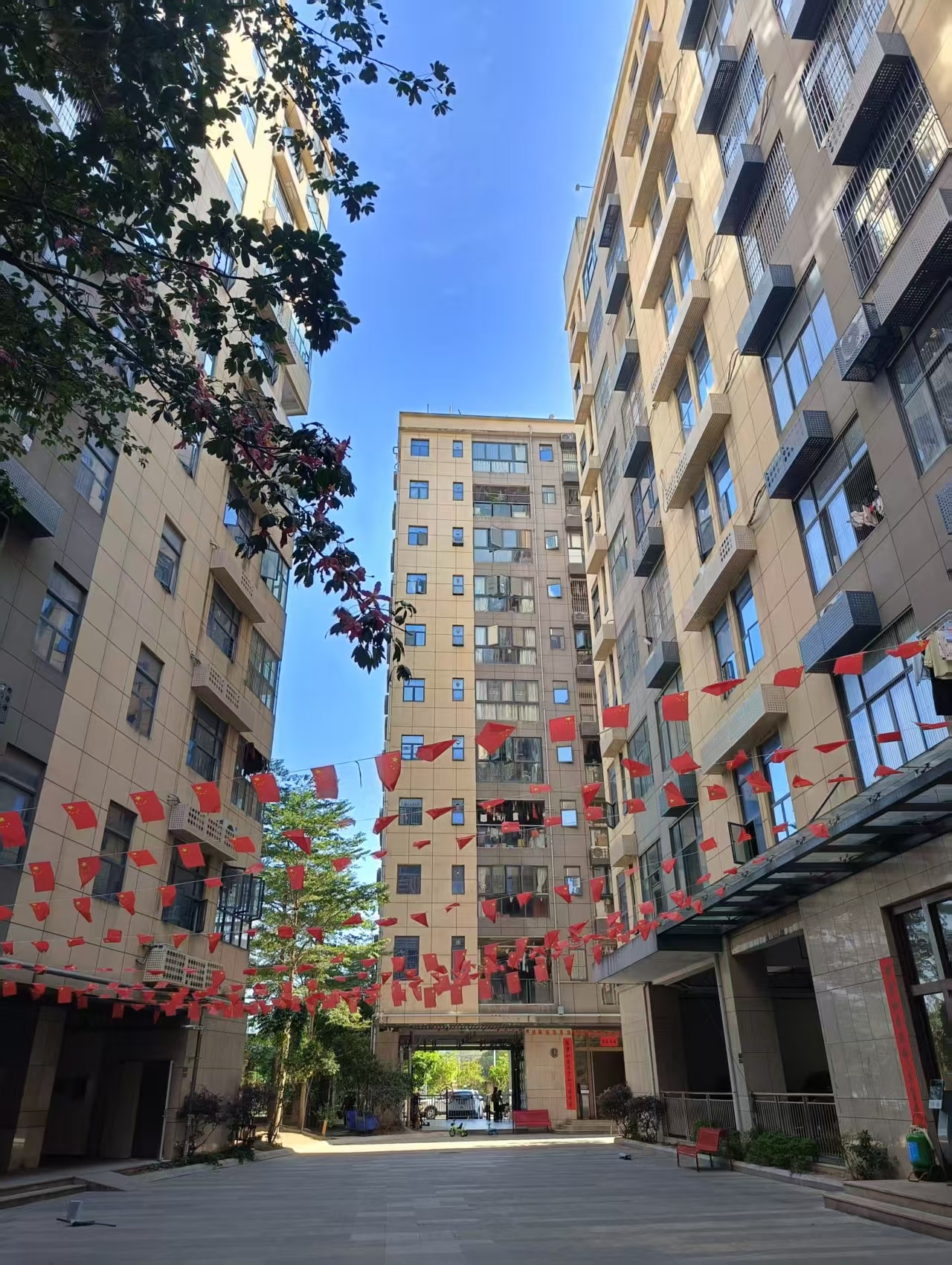 石岩统建楼,首付五成分期3-5年3栋花园,自带大型停车场可落户口，通天然气