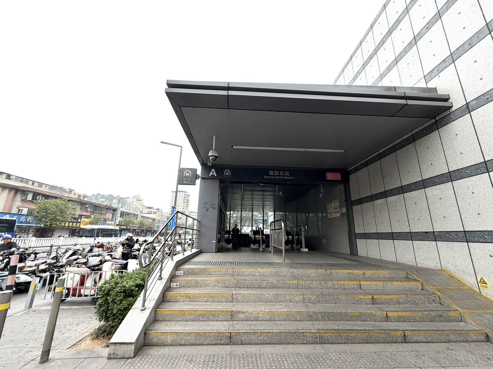 坂田北站双地铁口总价17.8万/套起带精装修交楼