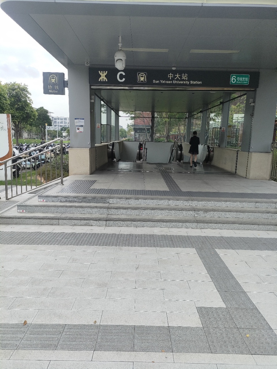 光明中山大学,纯地铁口物业总价26.8万带租约1500-1800元/月