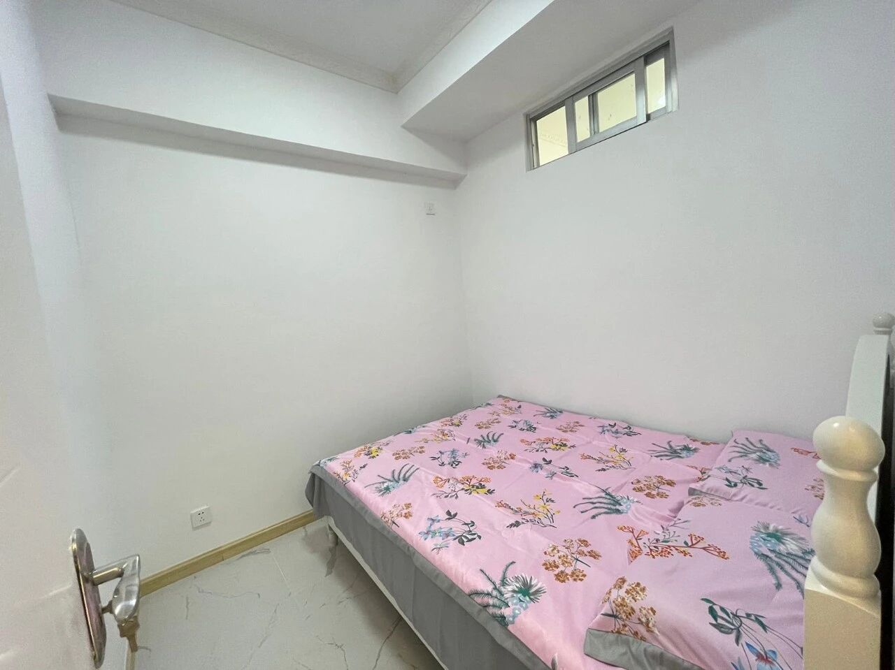 坂田五和地铁站精装二房总价56.8万/套起租金约3500元/月