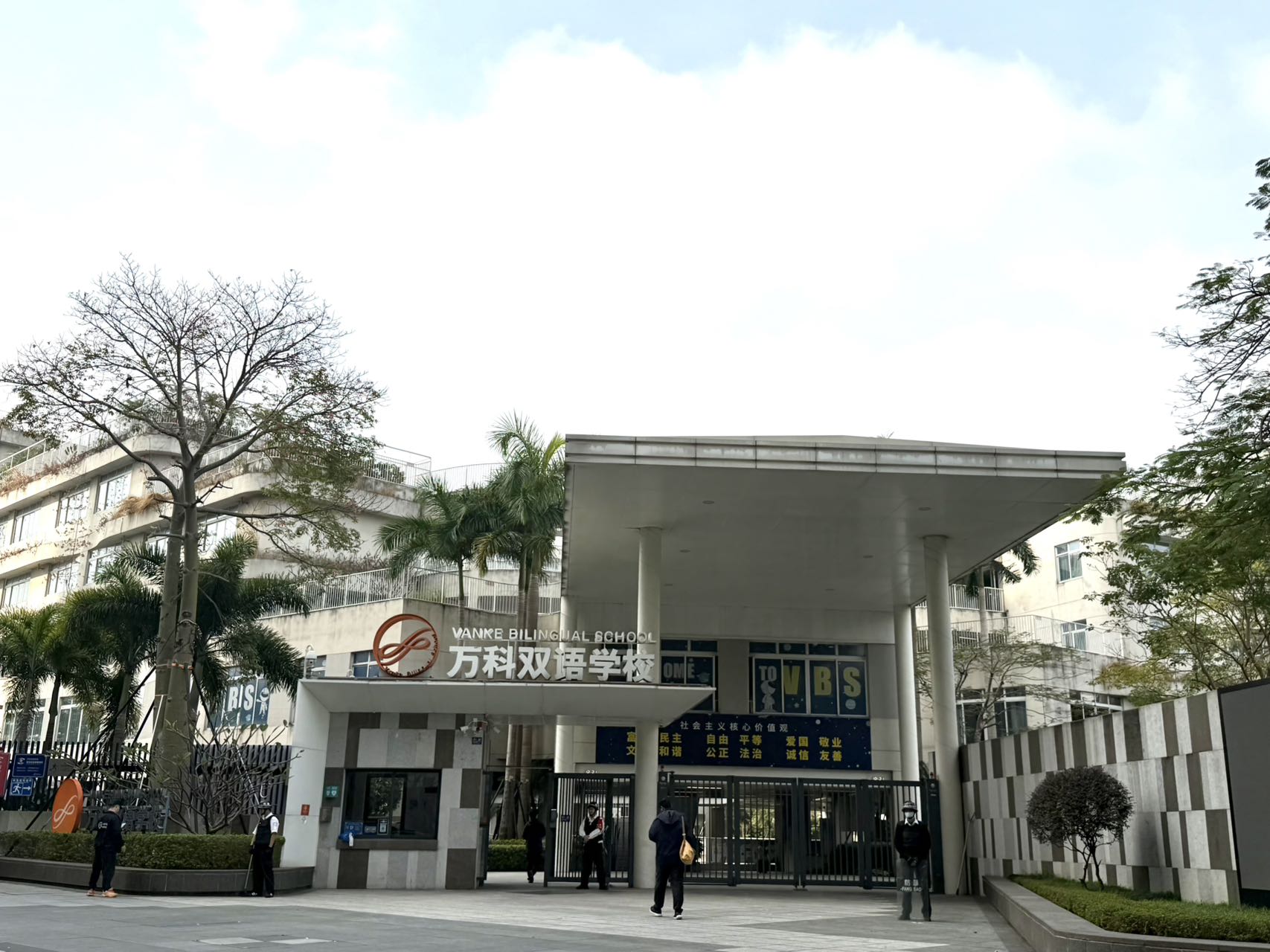 坂田五和地铁站精装二房总价56.8万/套起租金约3500元/月