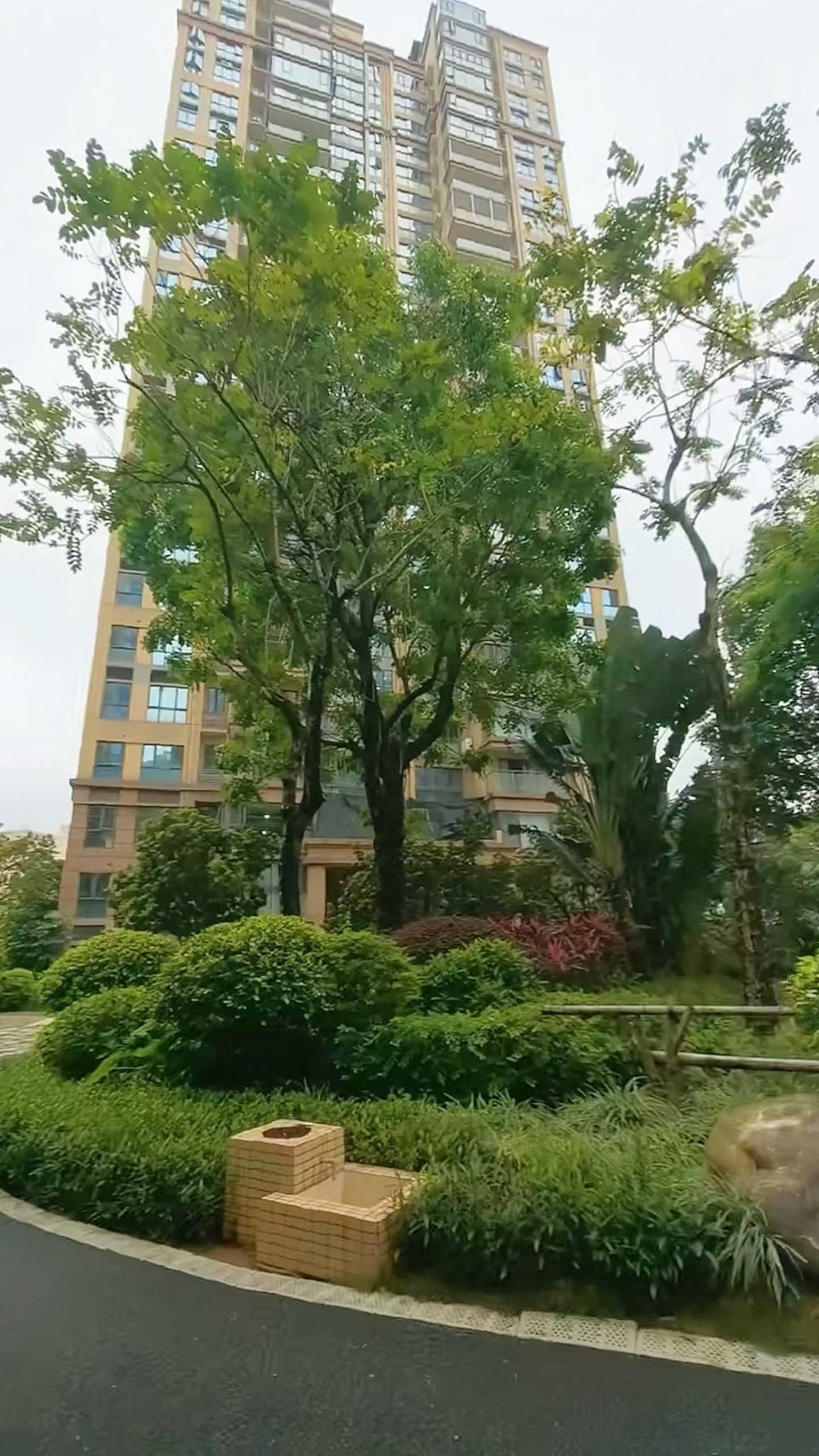 宝安统建楼中心最美小区可过户&middot;可落户&middot;民水民电楼下就是地铁口