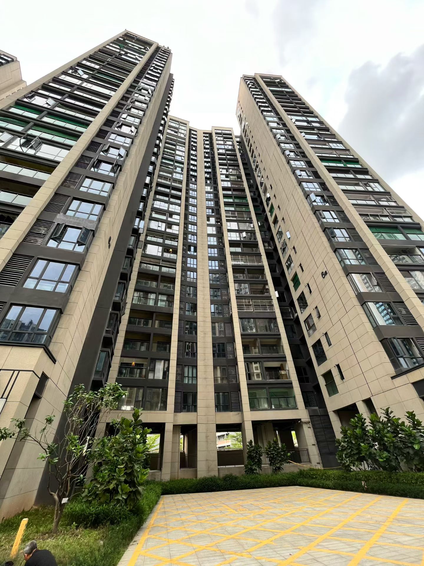光明薯田埔7栋统建楼均价1.5万/平米地铁口0距离花园社区