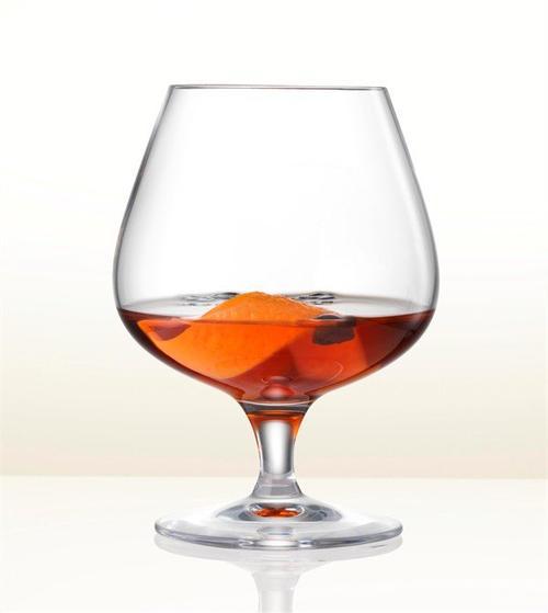 How to Impress Guests with Mini Brandy Glass Presentations
