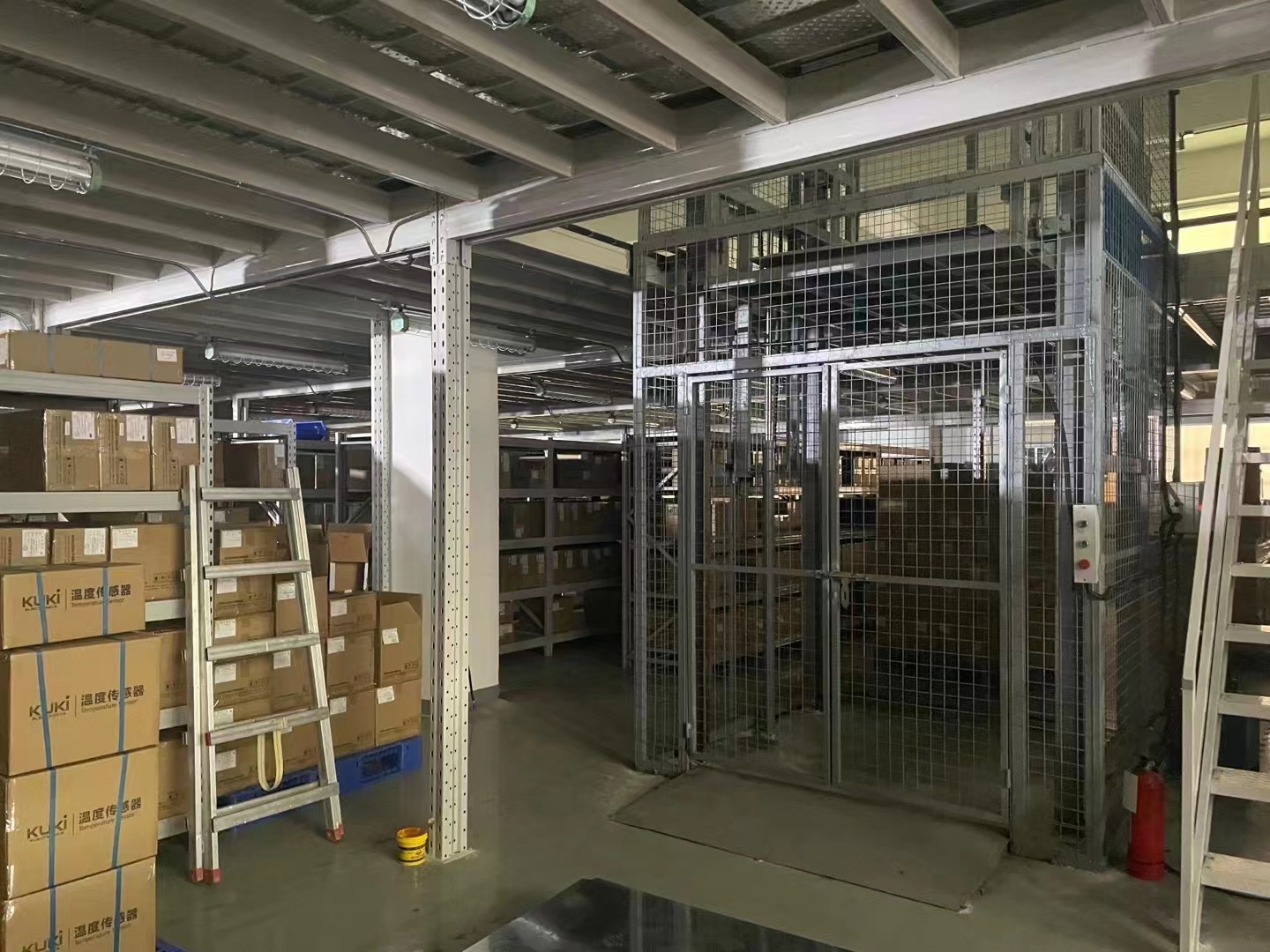 Cost-Effective Mezzanine Shelves Solutions for Logistics Warehouses