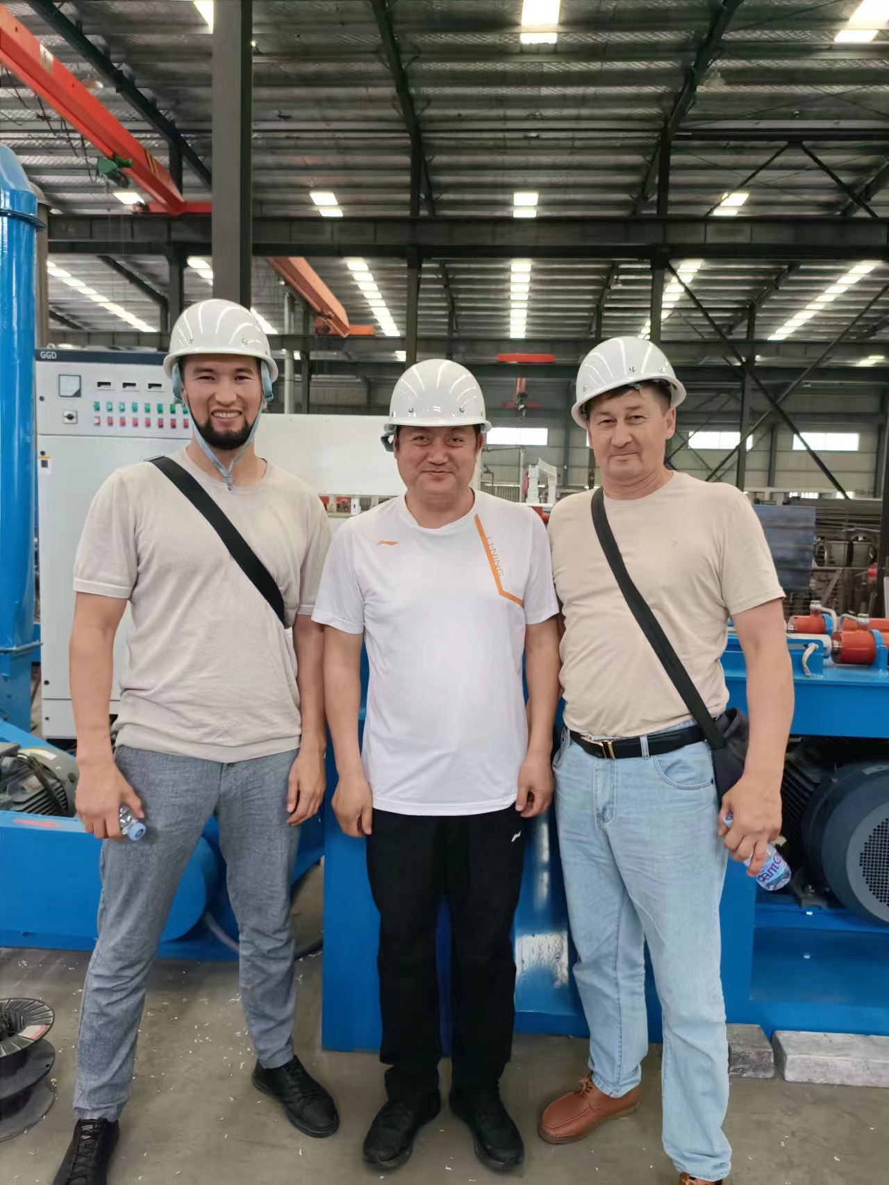 Russian customers visit the factory for inspection.