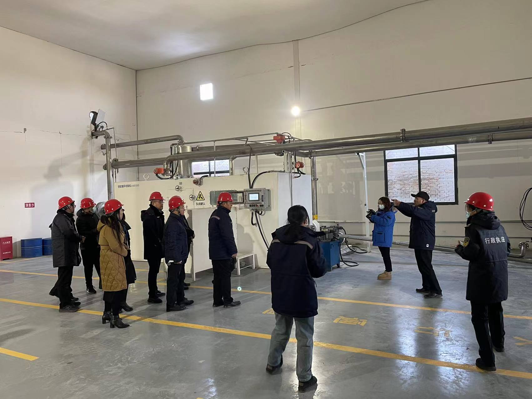 The committee of Yuncheng City, Shanxi Province, visited the customer's site to inspect the new type of automated equipment.