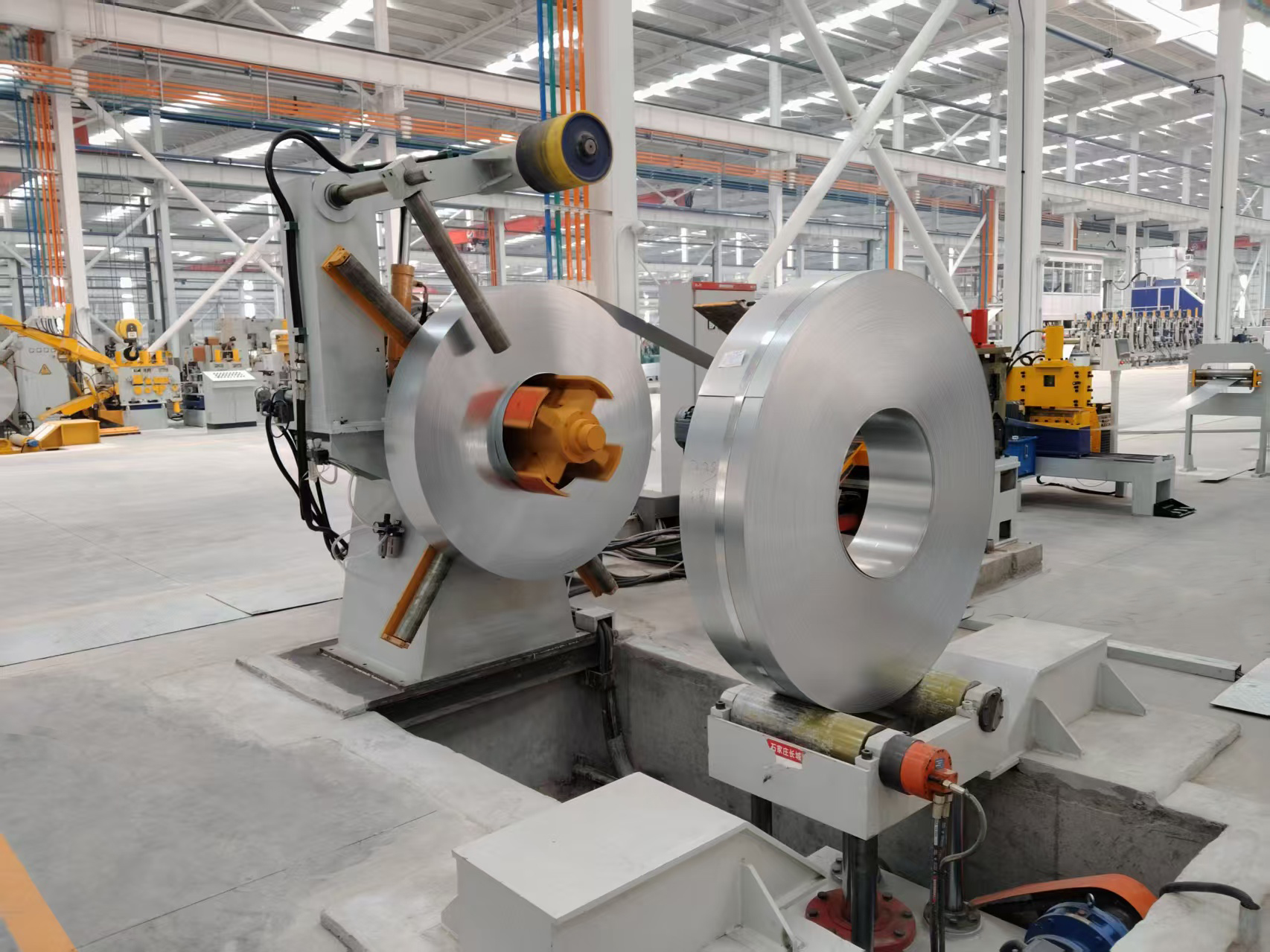 Single head decoiler