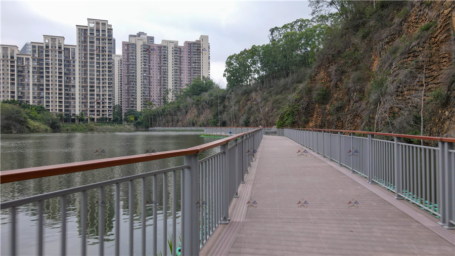 floating docking system