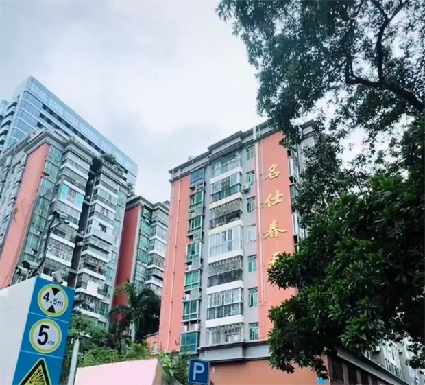 南山花园小区统建楼，原始户型两房118 万，自带停车场