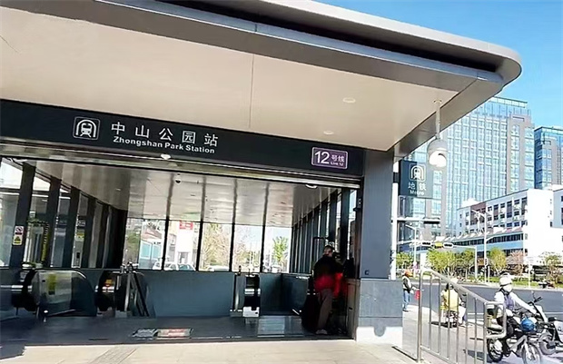 南山花园小区统建楼，原始户型两房118 万，自带停车场