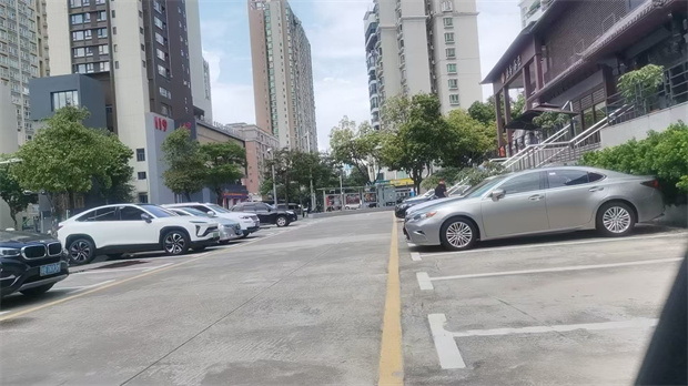 南山花园小区统建楼，原始户型两房118 万，自带停车场