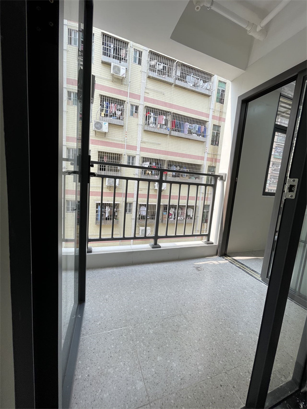 龙华大浪小产权房稀缺原始大三房出售，带豪华装修交付