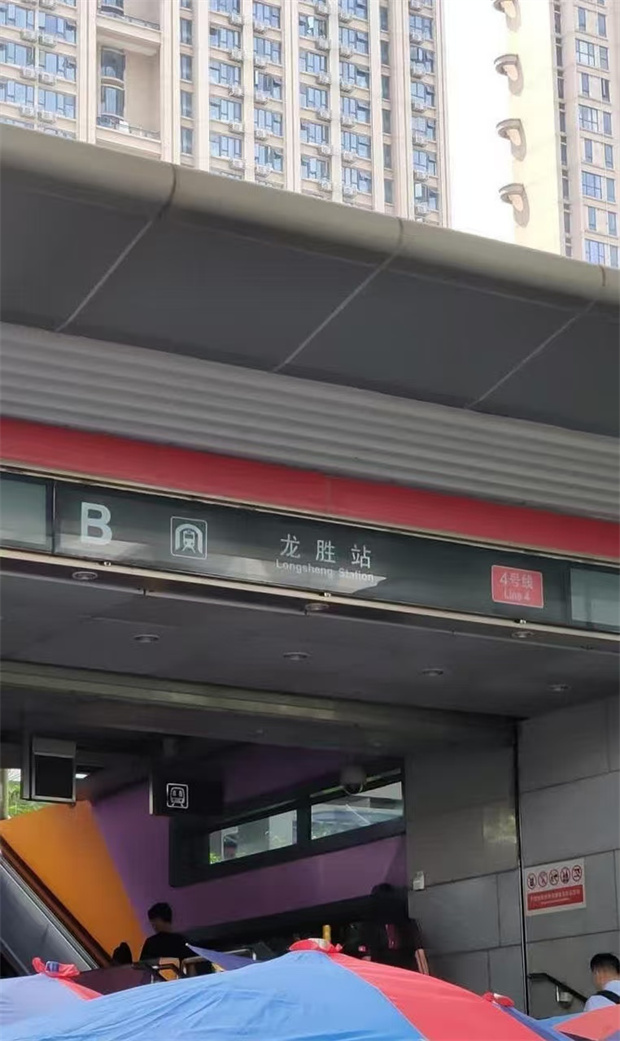 龙华龙胜地铁口统建楼，原始户型大三房99.8万/套