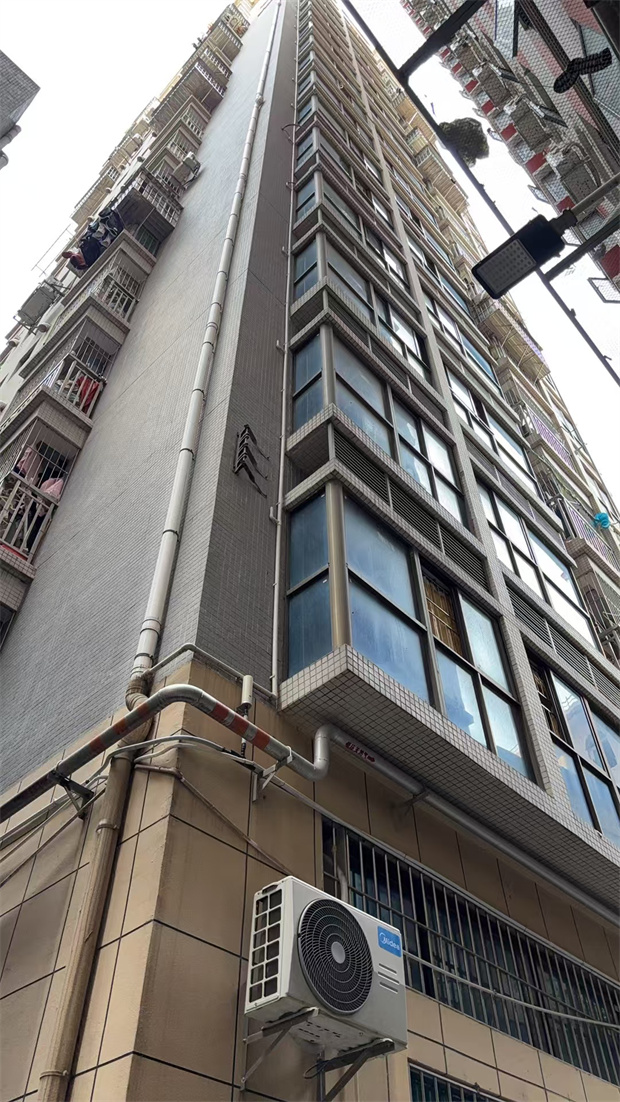 龙华龙胜地铁口统建楼，原始户型大三房99.8万/套