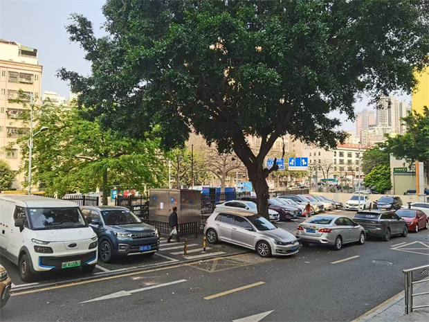 龙华龙胜地铁口统建楼，原始户型大三房99.8万/套