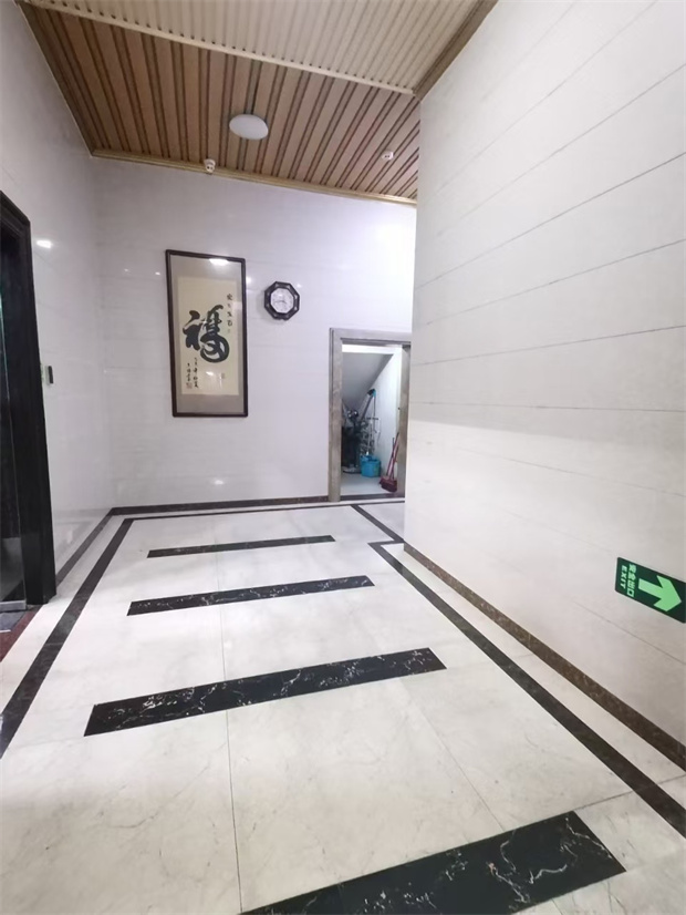 龙华龙胜地铁口统建楼，原始户型大三房99.8万/套