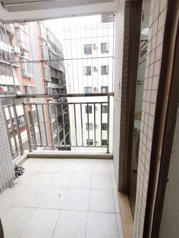 龙华龙胜地铁口统建楼，原始户型大三房99.8万/套