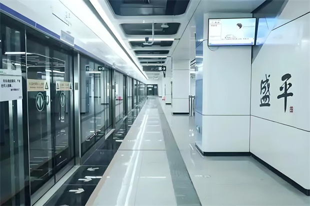 龙岗中心城统建楼新盘；三房88万/套精装修，地铁口100米