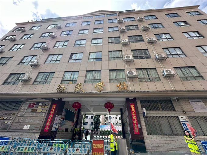 石岩上屋地铁口小产权房；两房总49.8万/三房48.8万