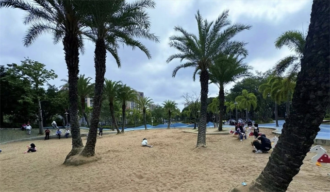 西乡花园统建楼小区新盘；两层停车场，11号线碧海湾地铁口