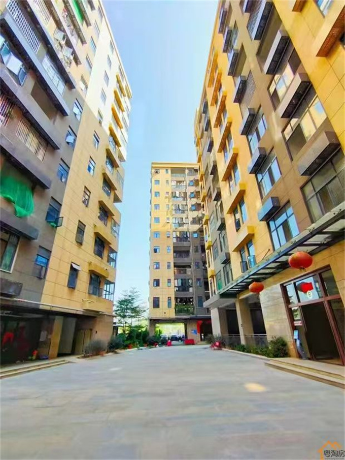 石岩3栋花园统建小区9800/㎡，自带停车场，通燃气/可落户