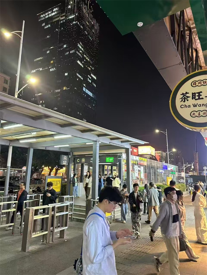西乡坪洲地铁口小产权房；一房总价33.8万起，精装交付