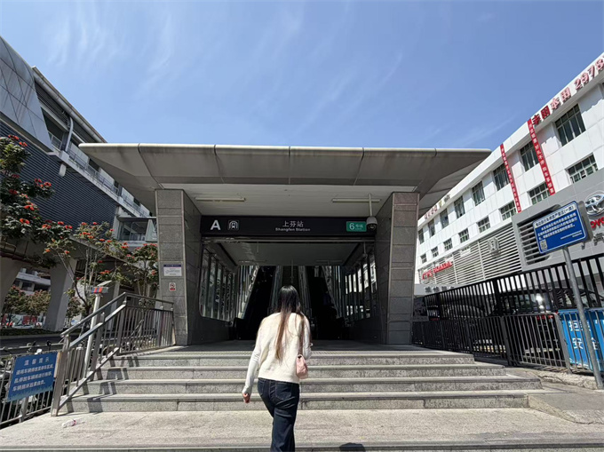 龙华民治地铁口新盘/总价29.8w带精装 租金回报率高 自带停车场