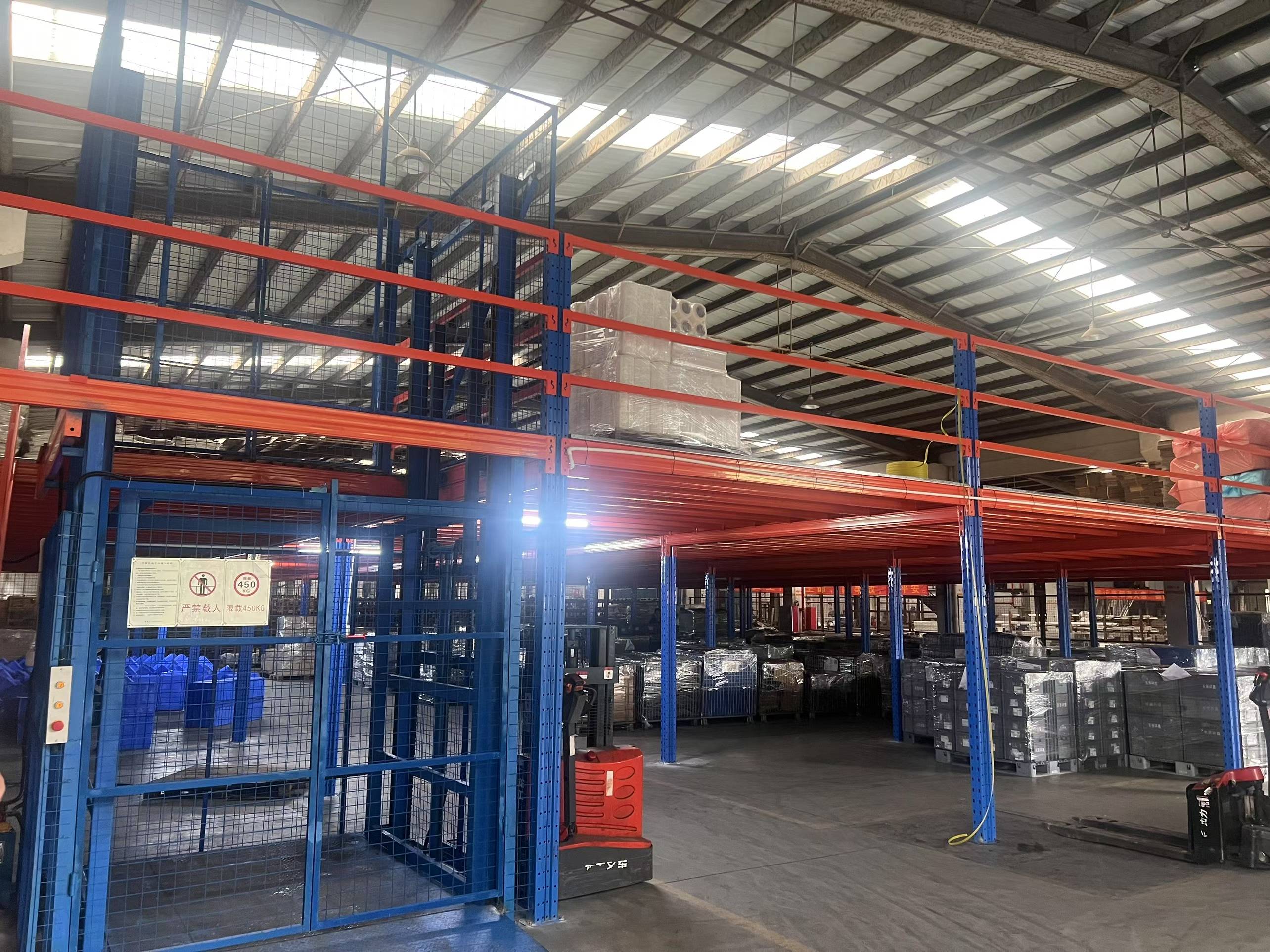 Hoist lift attic storage platform 