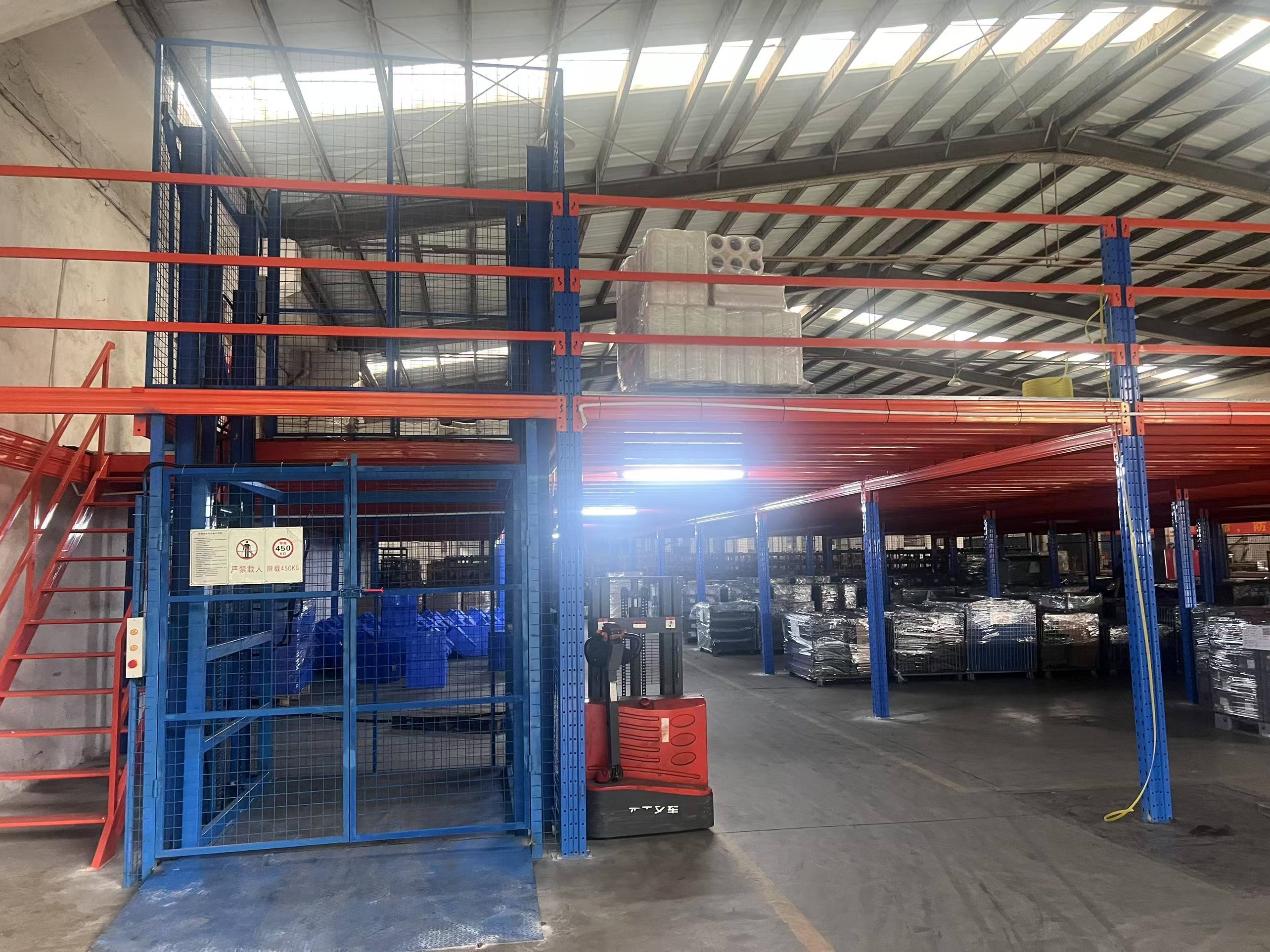 Hoist lift attic storage platform 