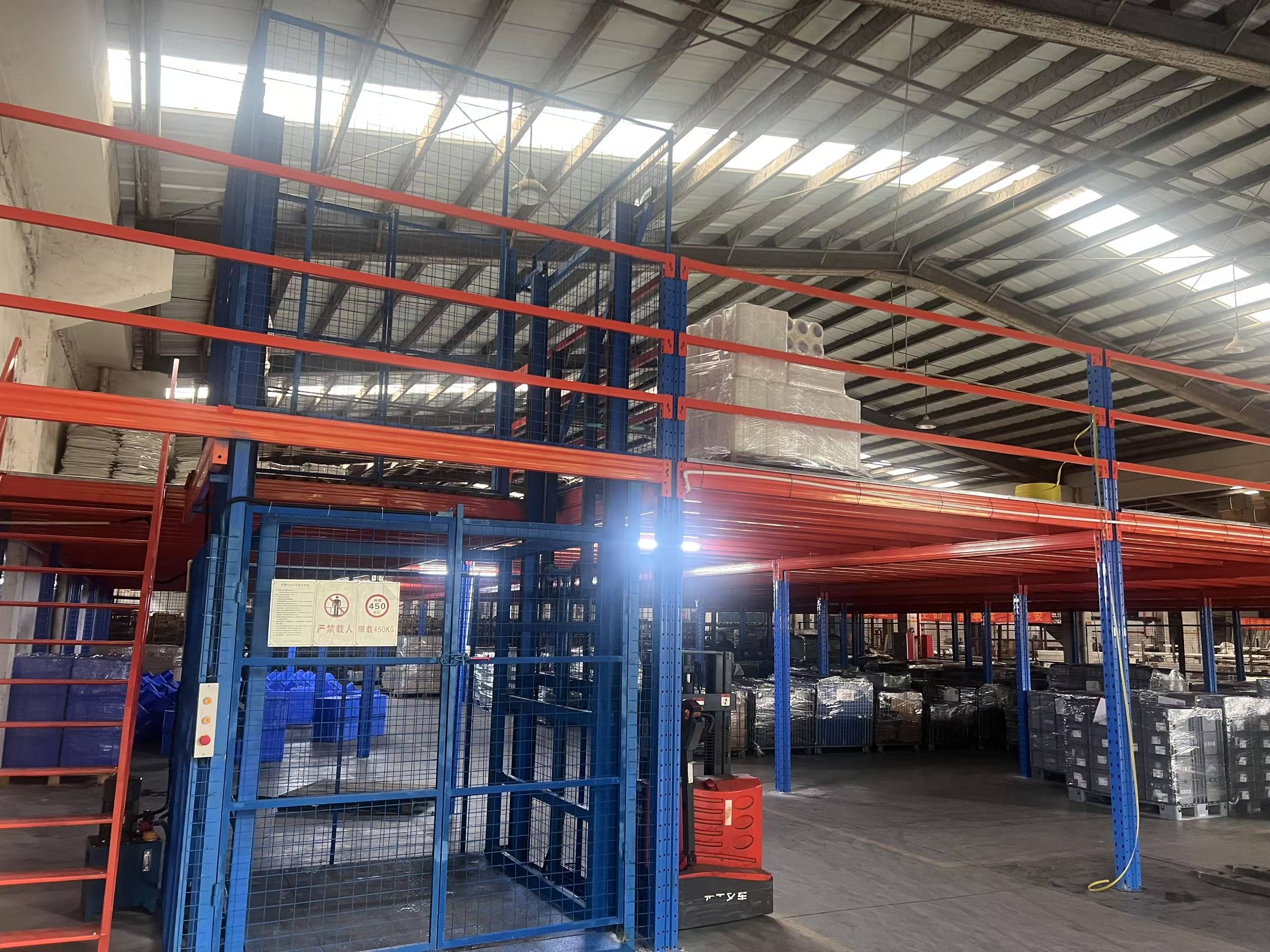 Hoist lift attic storage platform 