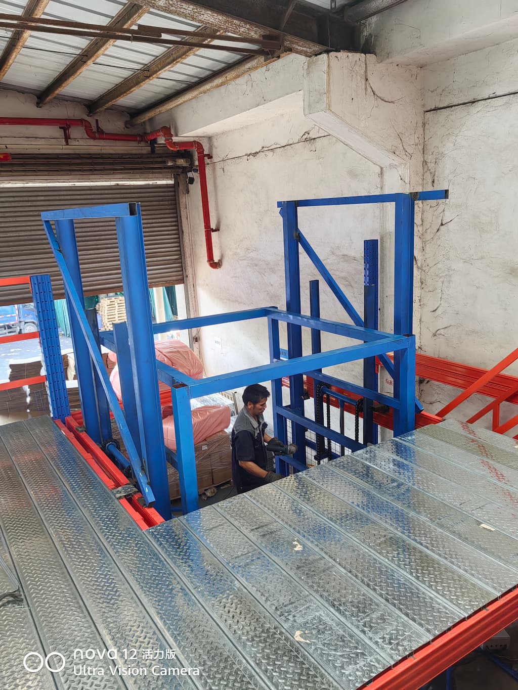 Hoist lift attic storage platform 