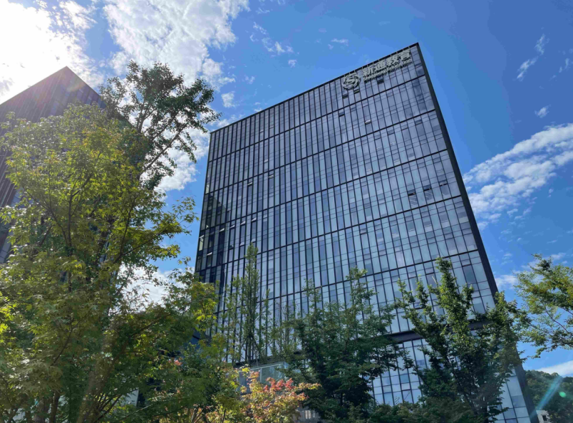 新通教育出国留学：名校录取率背后的国资领航者